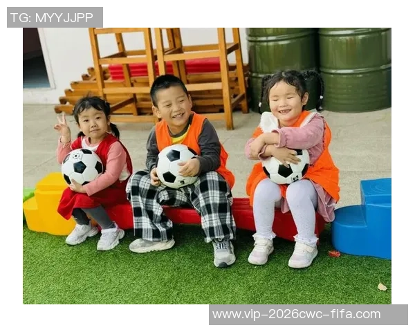 足球宝贝激情四射热舞瞬间展现魅力与活力的完美结合