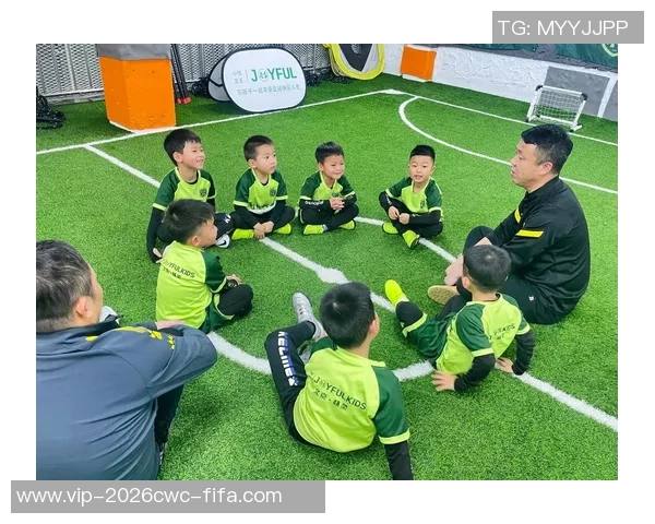 足球课堂实录：探索青少年足球训练的技巧与策略分享